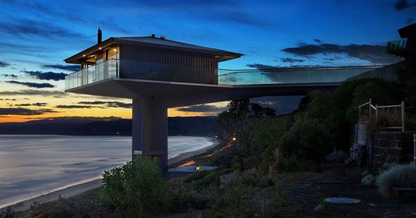 Neuveriteľný dom v Austrálií, sa akoby vznáša nad morom.