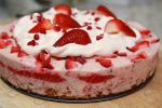Smotanová torta s jahodami