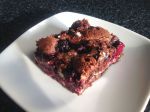 Tvarohový brownies s černicami