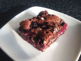 Tvarohový brownies s černicami (krok 1/8)