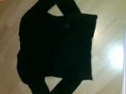 Čierny mohérový pulovrik
