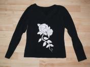 Čierne tričko s ružou