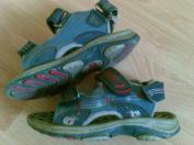 Sandále