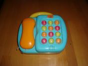 Detský telefon a klavír