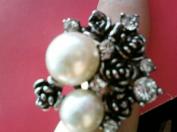 Prsteň s perlami a ružičk