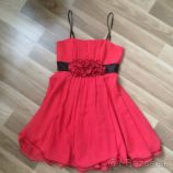 Červené koktejlové šaty