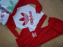 Červená adidaska