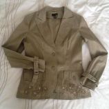 Neformalne khaki s vysivk