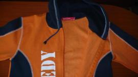 Oranžovomodrá mikina (1/3)