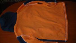 Oranžovomodrá mikina (2/3)