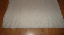 Biely širší sveter s v (2/4)