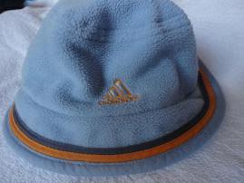 Klobucik adidas (1/2)
