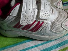 Tenisky adidas (1/3)