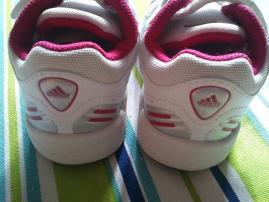 Tenisky adidas (2/3)
