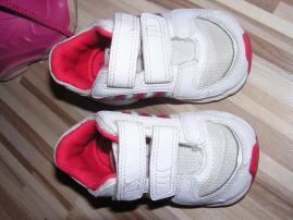 Tenisky adidas (2/4)
