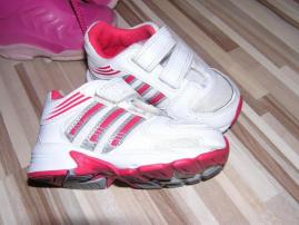 Tenisky adidas (3/4)