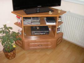 Stolík pod tv (1/4)