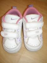 Pekné tenisky Nike (1/4)