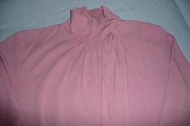 Elegantny rolakovy top (2/3)