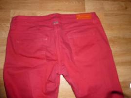 Červené jeans (2/4)