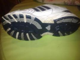 Tenisky adidas (2/3)
