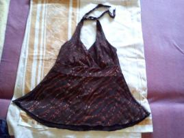 Hnedy top s trblietkami (1/4)
