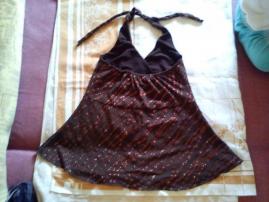 Hnedy top s trblietkami (3/4)