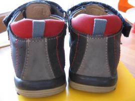 Sandale od bata (4/4)
