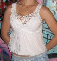 Pekny biely top (1/3)