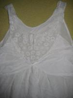 Pekny biely top (3/3)