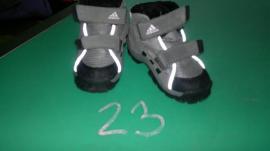Tenisky adidas 21-23 (3/4)
