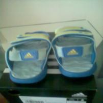 Adidas sandále (3/4)