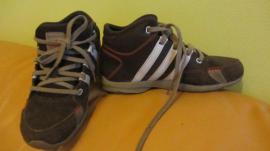 Adidas č.29 (3/4)