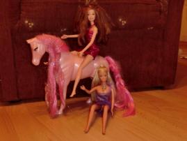 2 barbie + koník (1/2)