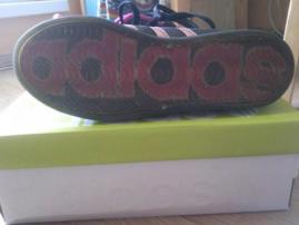 Tenisky adidas (3/4)