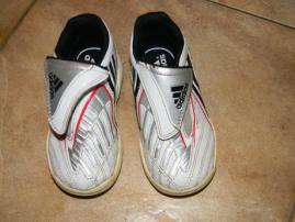 Tenisky adidas (2/4)