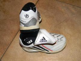 Tenisky adidas (3/4)