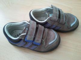Tenisky adidas (1/3)
