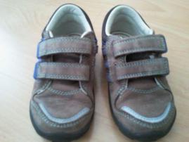 Tenisky adidas (2/3)