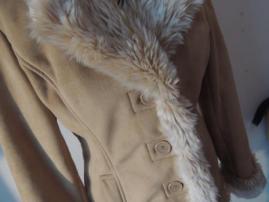 Béžový kabátik na zimu