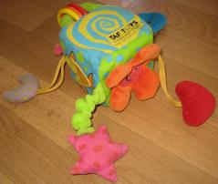 Bláznivá kocka taf toys (1/2)