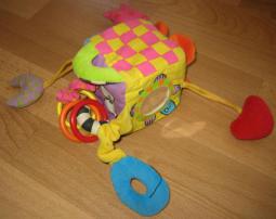 Bláznivá kocka taf toys (2/2)