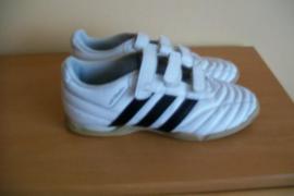 Tenisky adidas (2/3)