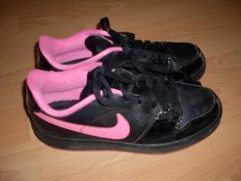 Nike (2/3)