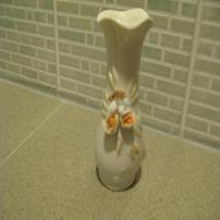 Vázička porcelánová (1/1)