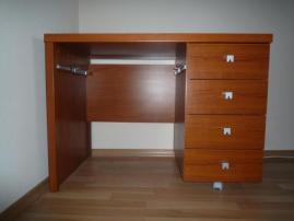Pisaci stolik (1/4)