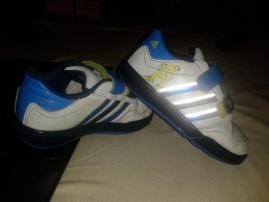 Tenisky adidas (1/1)