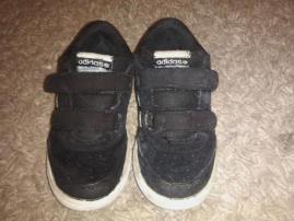 Tenisky adidas (2/4)