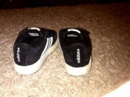 Tenisky adidas (3/4)