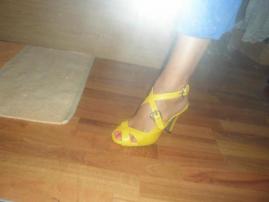 Žlté sandálky